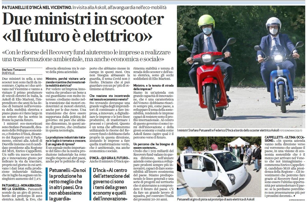 Due ministri in scooter "Il futuro è elettrico"